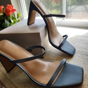 The Drop Women's Black Sandals